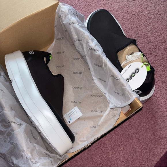 OOFOS Shoes - OOFOS Women's OOmеga eeZee Slip-On Shoe Box - Black White